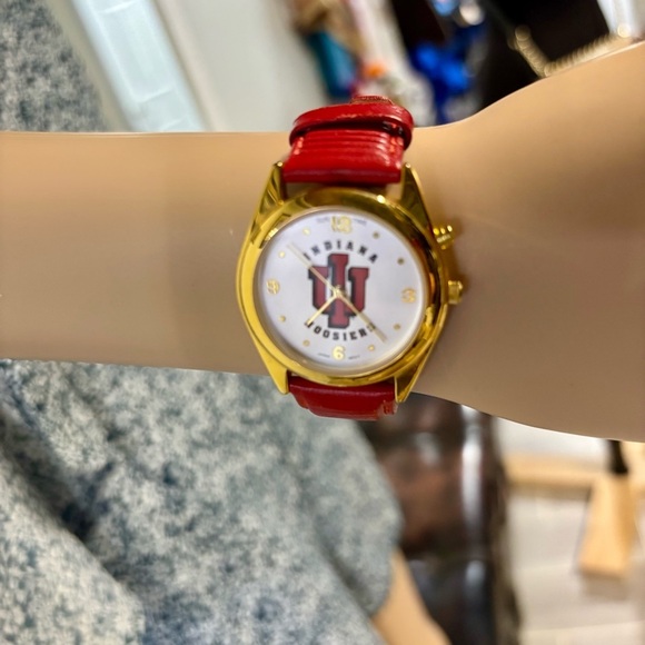 ❤️Indiana Hoosiers Red and Gold Musical Watch - Picture 1 of 4